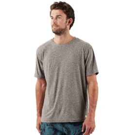 Vuori Men's Strato Tech Yoga Tee Heather Grey 7 Vuori Men's Strato Tech Yoga Tee Heather Grey -Everyday Yoga 1740203622435 heathergrey 1