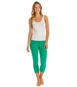 Beyond Yoga Back Gathered Yoga Capris -Everyday Yoga 1740928253987 brightemerald 4a