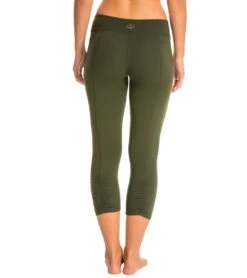 Beyond Yoga Back Gathered Yoga Capris Wintergreen 9 Beyond Yoga Back Gathered Yoga Capris Wintergreen -Everyday Yoga 1740928712739 wintergreen