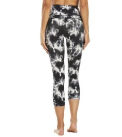 Marika Kris Tie Dye Capri Black Ripple Tie Dye -Everyday Yoga 6603549212715 blackrippletiedye 3a